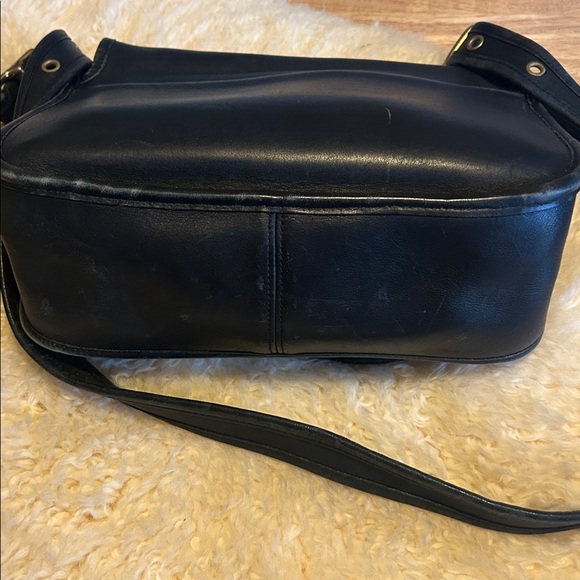 Vintage Coach Black Leather Shoulder Bag - Picture 9 of 10